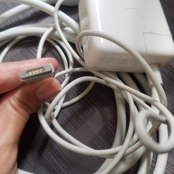 Apple MacBook Air A1466 13” – Sleek, Reliable, Lightweight – MagSafe, Reset - Picture 3 of 6